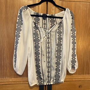 White House Black Market Blouse Embroidered sz 2